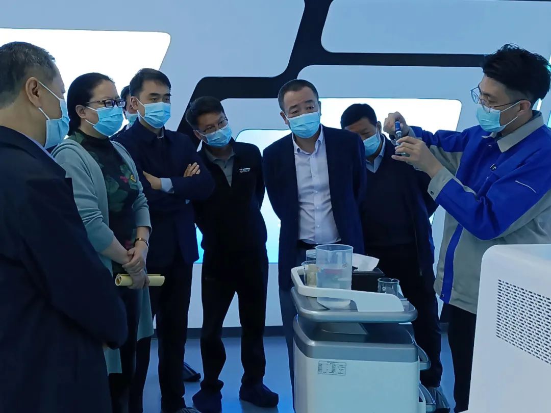 高校企業(yè)“雙走進”活動來到集團新鄉(xiāng)研發(fā)生產(chǎn)基地！
